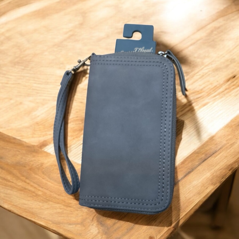 Universal ThreadCompact Gray Wallet with Multiple Compartments NWT - Picture 3 of 4